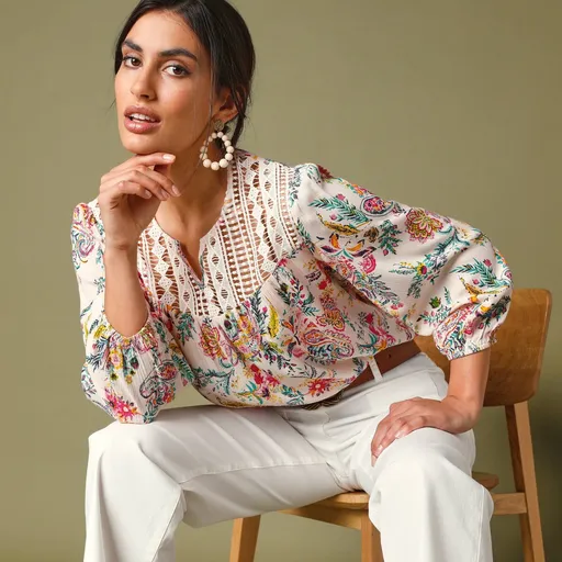 Krepónová blúzka s 3/4 rukávmi, potlačou a macramé