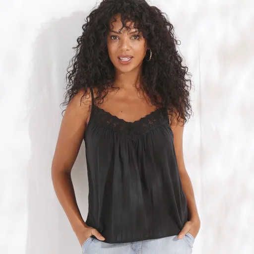 Top s výstrihom do V lemovaný čipkou