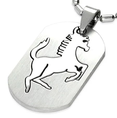 Prívesok z chirurgickej ocele striebornej farby, vyrezávaný koník