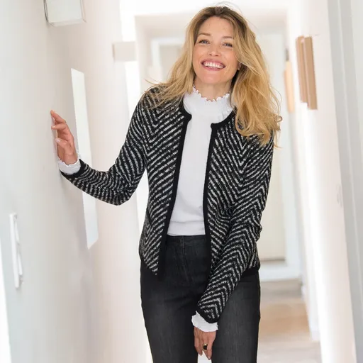 Krátky kardigan so ševrónovým vzorom, mohérový na dotyk