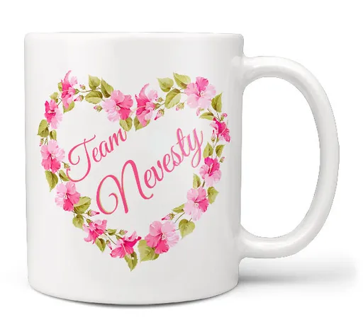 Hrnček Team nevesty – srdce z kvetin