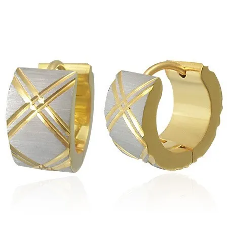 Náušnice z ocele, saténový povrch striebornej farby, šikmé ryhovanie