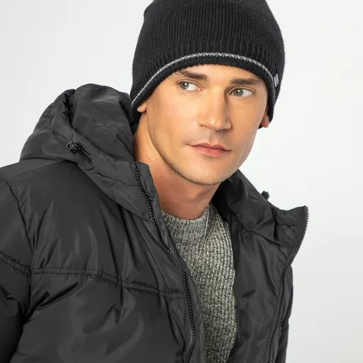 Klasická pánska čiapka s jemným akcentom Witchen 99-HF-015-18