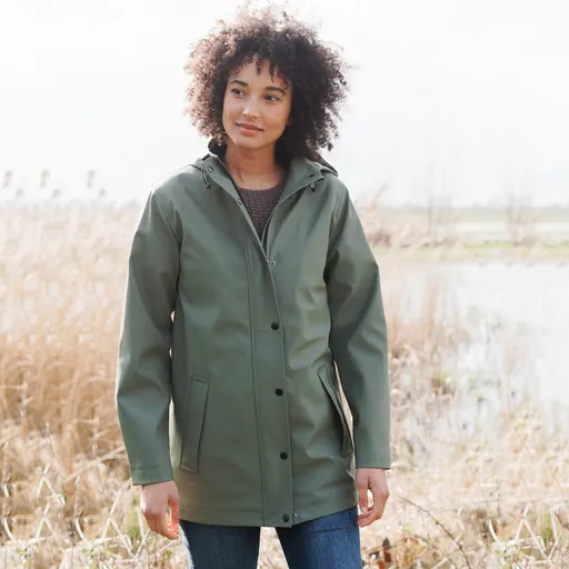 Nepremokavá bunda z recyklovaného polyesteru