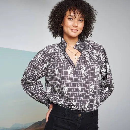 Blúzka so žabkovaním a nazberanými rukávmi, s potlačou