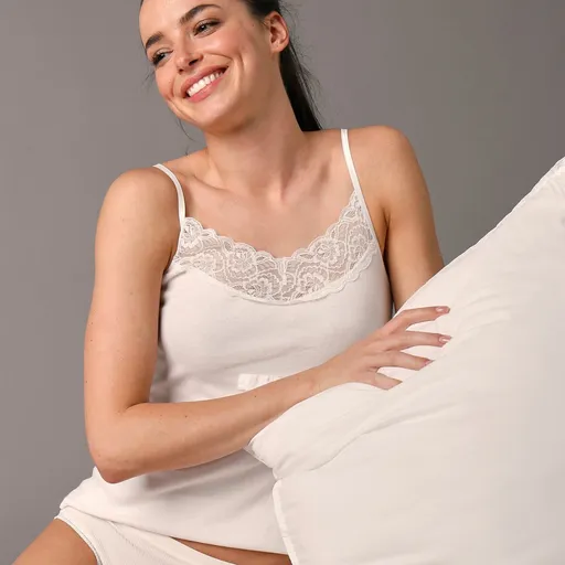 Súprava 2 topov s úzkymi ramienkami z
		bavlny s čipkou, bez bočných švov