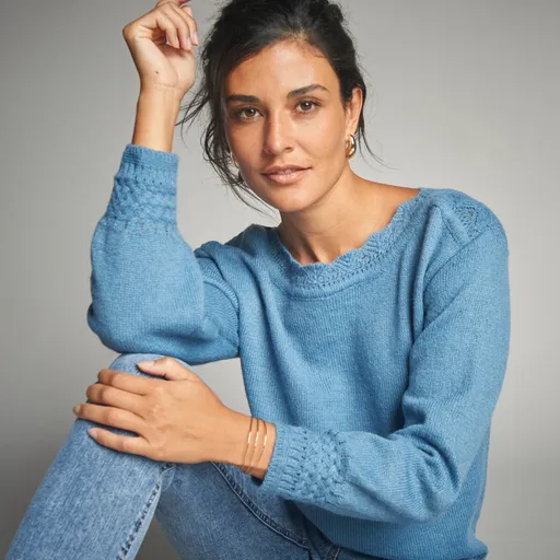 Pulóver s lodičkovým výstrihom