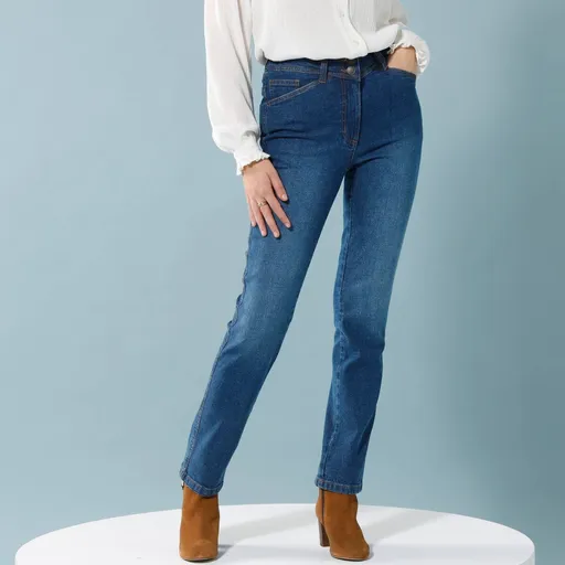 Rovné nohavice pre nižšiu postavu