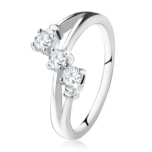 Zásnubný prsteň zo striebra 925, šikmá línia troch čírych zirkónov - Veľkosť: 49 mm