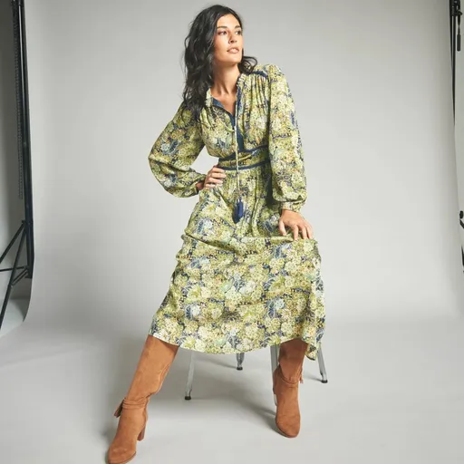 Dlhé šaty so stojačikom a potlačou kvetín