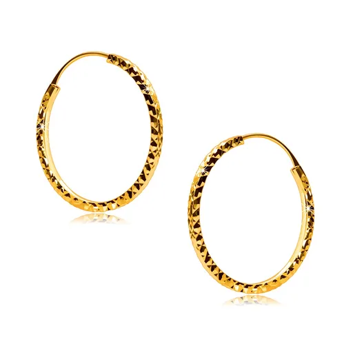 Okrúhle náušnice v žltom 585 zlate zdobené diamantovým rezom, hranaté ramená, 18 mm