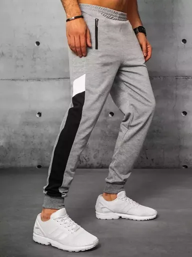 Pánske tepláky v svetlo-sivom prevedení.