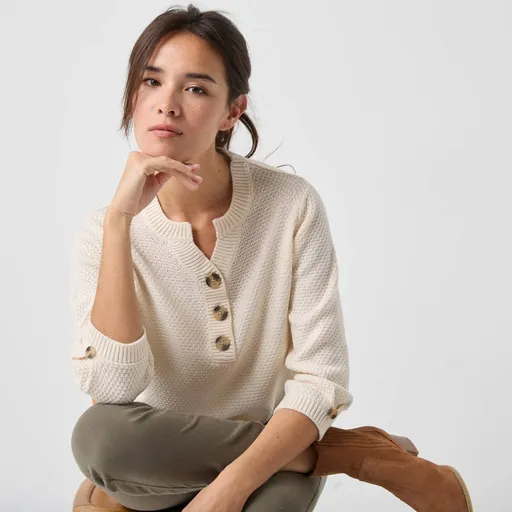 Pulóver s výstrihom na gombíky a perličkovým vzorom