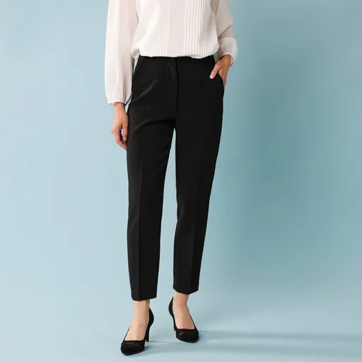 Cigaretové nohavice pre nižšiu postavu