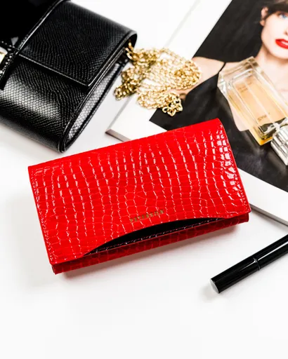 Lakovaná peňaženka s elegantným kroko vzorom — Peterson