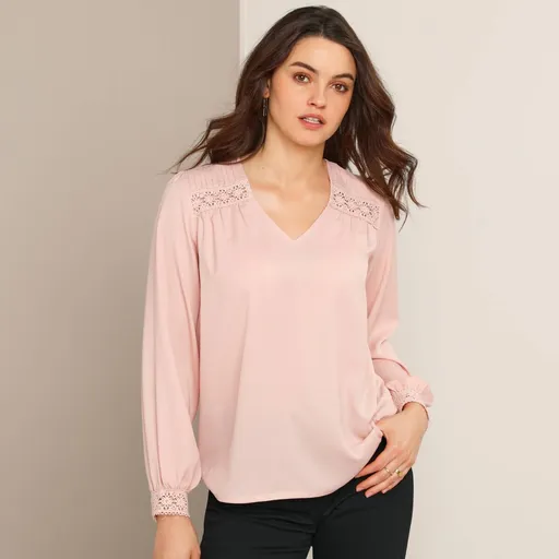Krepová blúzka s čipkou