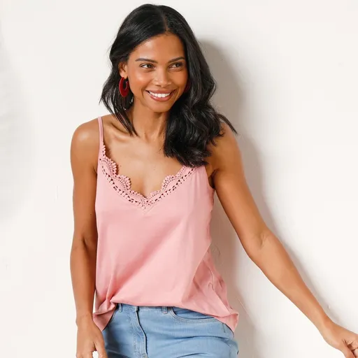 Jednofarebný top s úzkymi ramienkami a čipkou