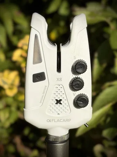 Flacarp signalizátor záberu x8 špeciálna edícia jeseň 2025 - biela
