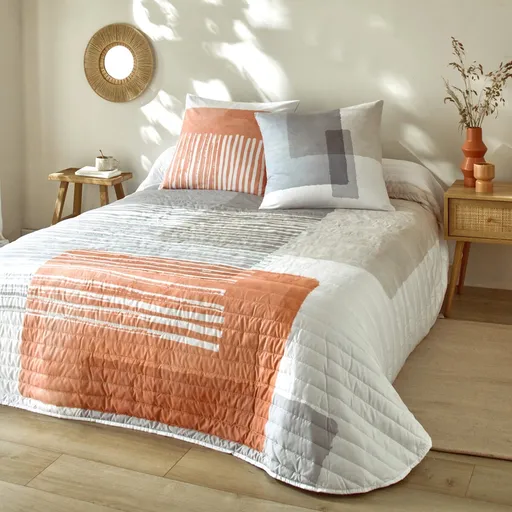 Prešívaná prikrývka na posteľ s geometrickým vzorom