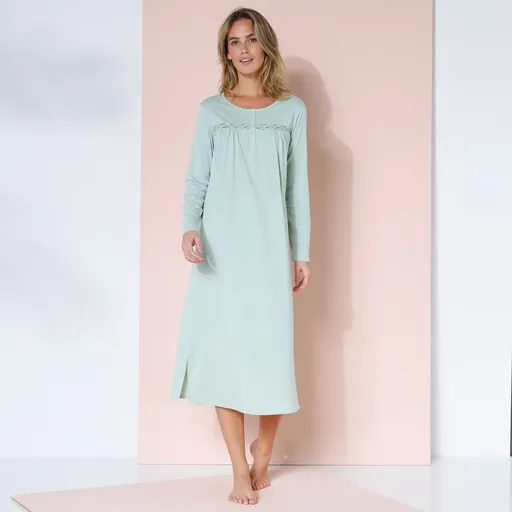 Jednofarebná dlhá nočná košeľa s dlhými rukávmi a macramé