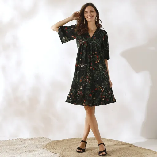 Krátke šaty s výstrihom do V