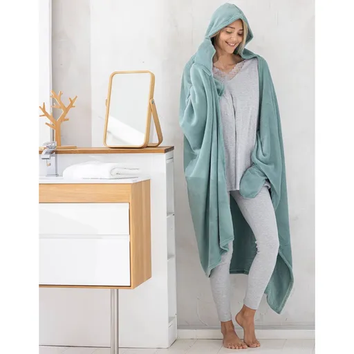 Fleecový pléd s kapucňou k televízii