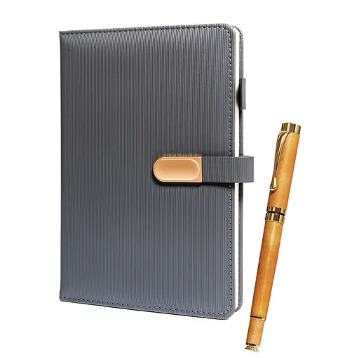 Darčeková sada – sivý zápisník A5 s magnetickým zapínaním a pero so zlatými detailmi