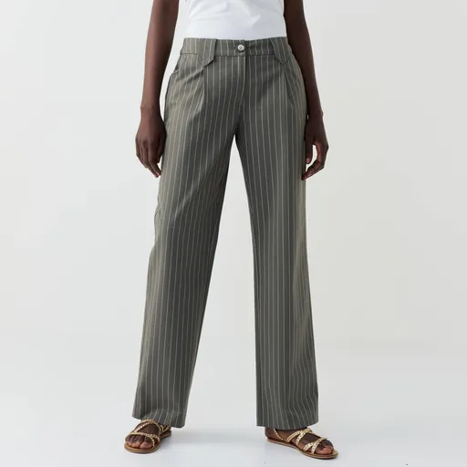 Prúžkované široké nohavice so skladmi