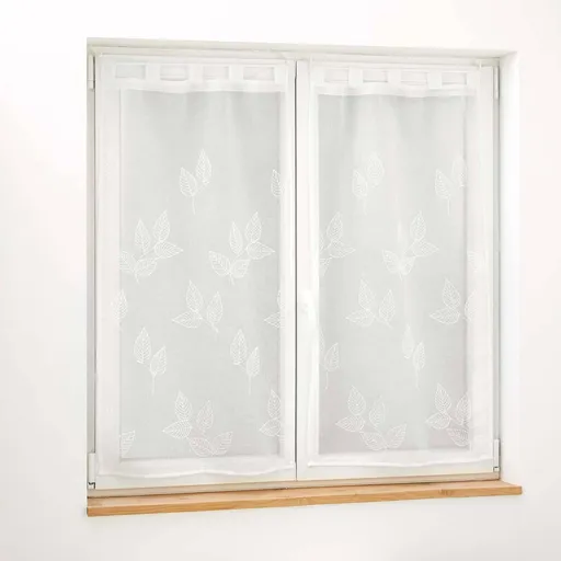 1 pár rovných zácloniek s výšivkou lístkov