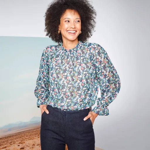 Voálová blúzka so stojačikom a potlačou