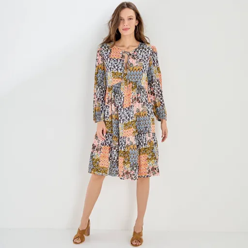 Rozšírené krátke šaty so širokými 3/4 rukávmi a potlačou