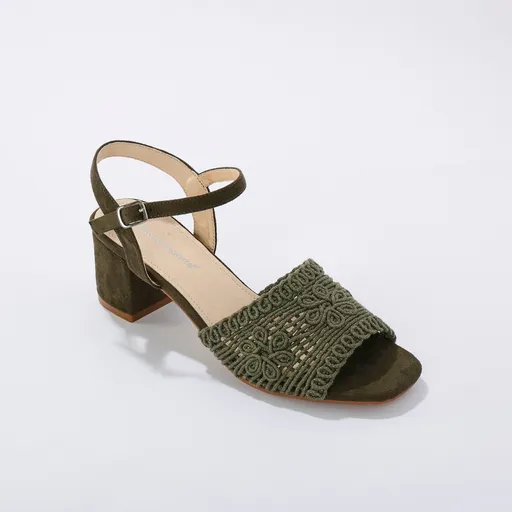 Sandále na podpätku, efekt macramé