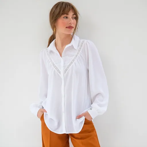 Jednofarebná košeľová blúzka s výšivkou a macramé