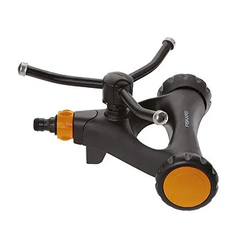 FISKARS - Vírivý zavlažovač, kovový s kolieskami (1023657)