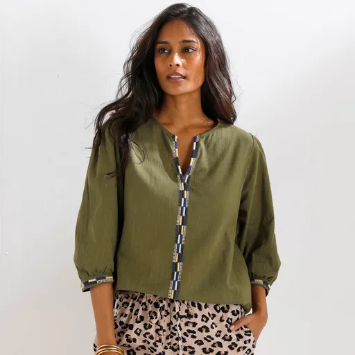 Bavlnená jednofarebná blúzka s výšivkou a 3/4 rukávmi