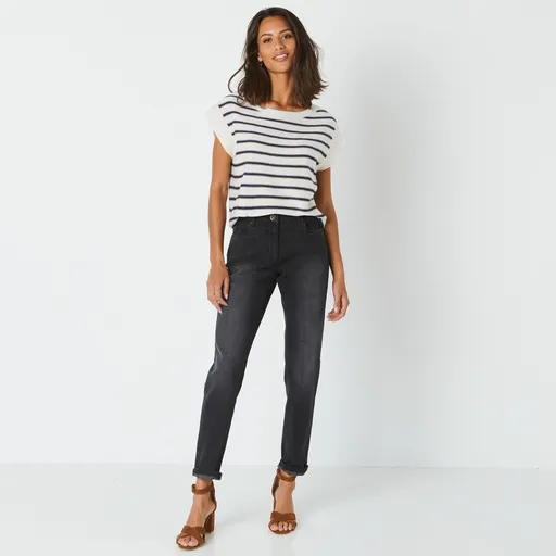 Strečové džínsy mom pre nižšiu postavu