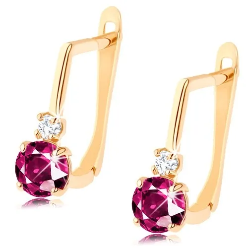 Náušnice zo žltého 14K zlata - lesklá palička, číry a tmavoružový zirkón