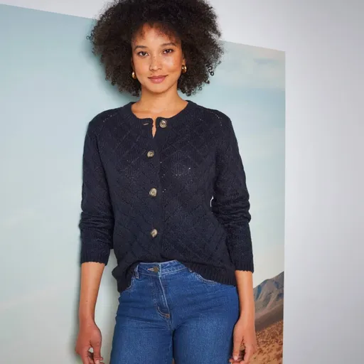 Sveter s
		azúrovým vzorom