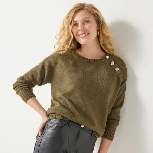 Pulóver zdobený bižutériovými gombíkmi