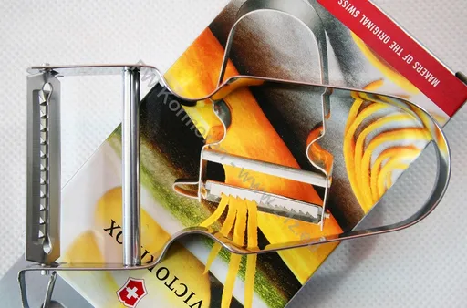 VICTORINOX Škrabka VICTORINOX STAR na jemné prúžky - Julienne 6.0914