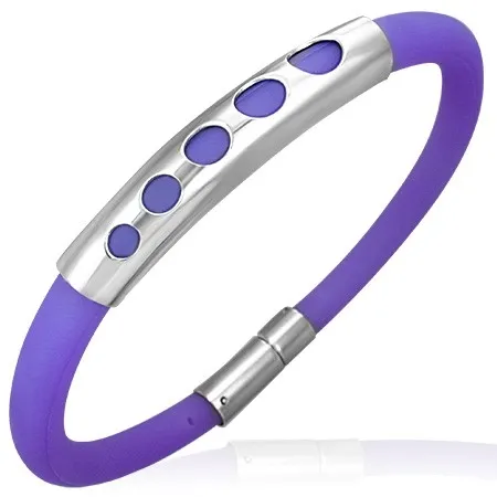 Fialový gumový náramok - vzor piatich malých kruhov, kovový valček
