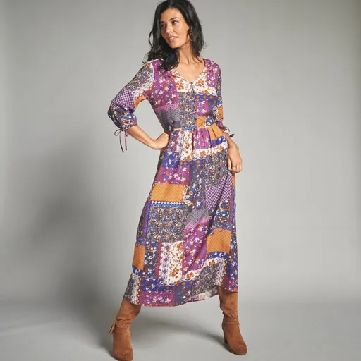 Dlhé šaty s výstrihom do V a patchwork potlačou