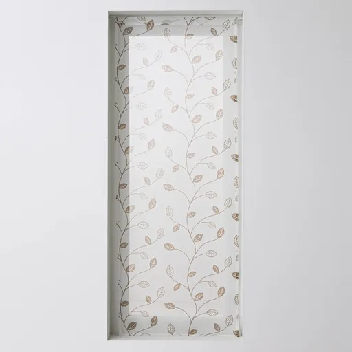 Vitrážová záclona s motívom listov a zakončená pútkami