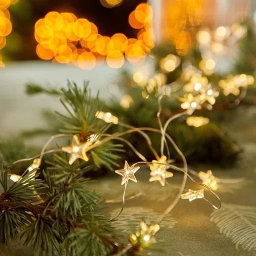 Girlanda s jemnými svietiacimi hviezdičkami