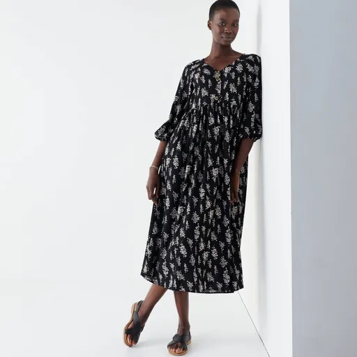 Rozšírené midi šaty s gombíkmi a potlačou