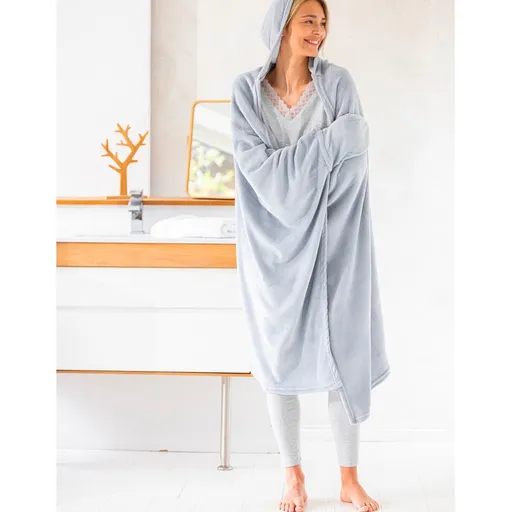 Fleecový pléd s kapucňou