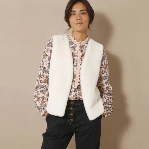 Vesta z kožušinovej imitácie