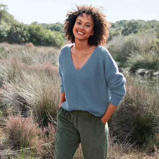 Voľný pulóver s výstrihom do V