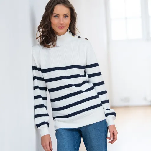 Prúžkovaný pulóver so stojačikom