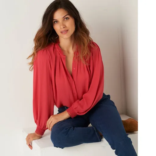 Jednofarebná košeľová blúzka s macramé